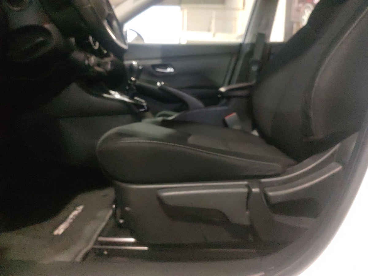 2023 Nissan Sentra 4p SR Bi-tono L4/2.0 Aut