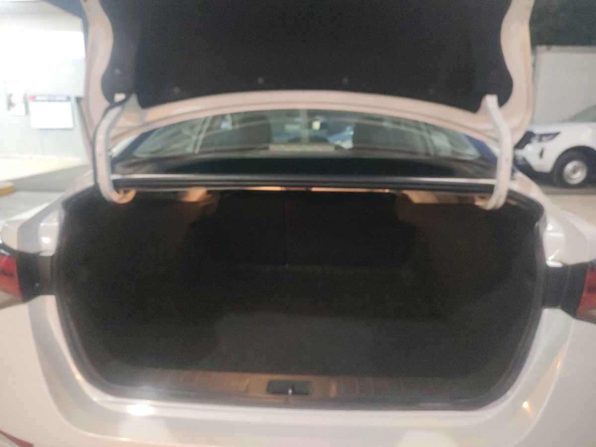 2023 Nissan Sentra 4p SR Bi-tono L4/2.0 Aut