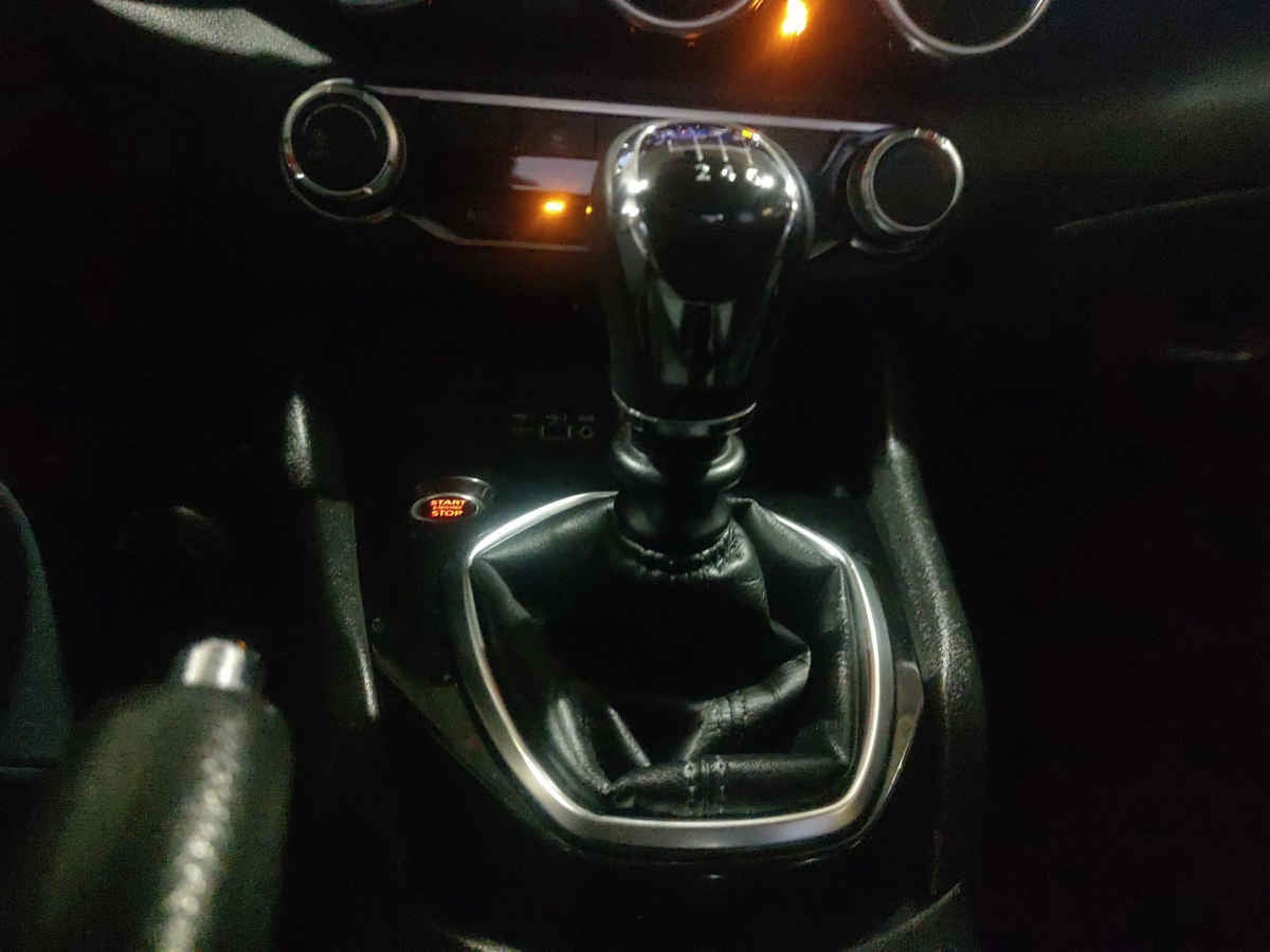 2023 Nissan Sentra 4p SR Bi-tono L4/2.0 Aut