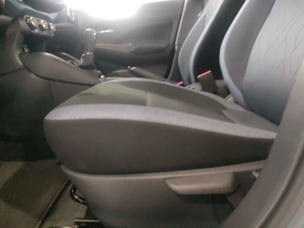 2025 Nissan Versa 4p Advance L4/1.6 Man