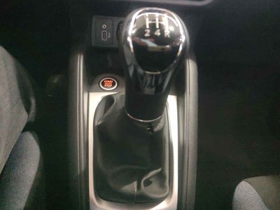 2025 Nissan Versa 4p Advance L4/1.6 Man