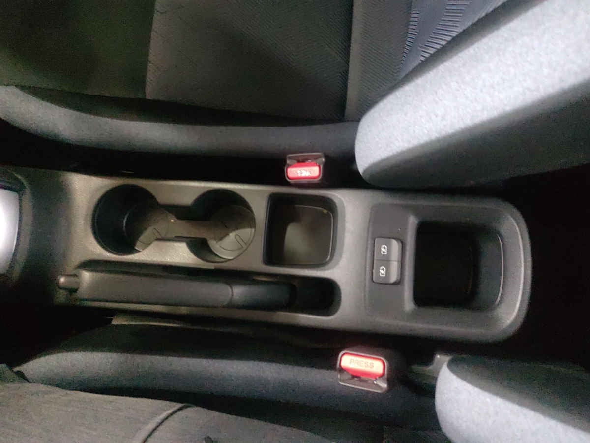 2025 Nissan Versa 4p Advance L4/1.6 Man
