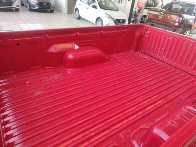 2025 Nissan Pick Up NP300 2p L4/2.5 Man A/A