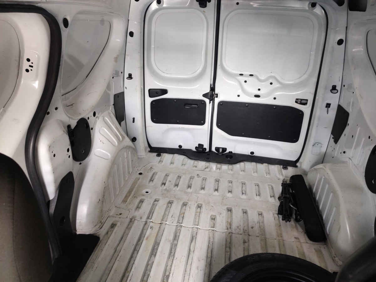 2024 Renault Kangoo 5p Intense L4/2.5 Man