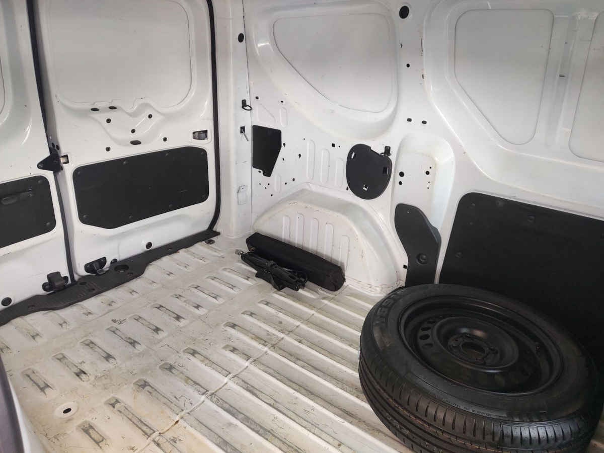 2024 Renault Kangoo 5p Intense L4/2.5 Man