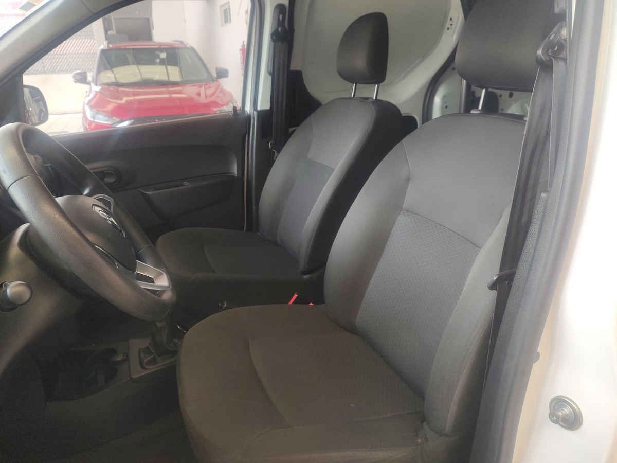 2024 Renault Kangoo 5p Intense L4/2.5 Man