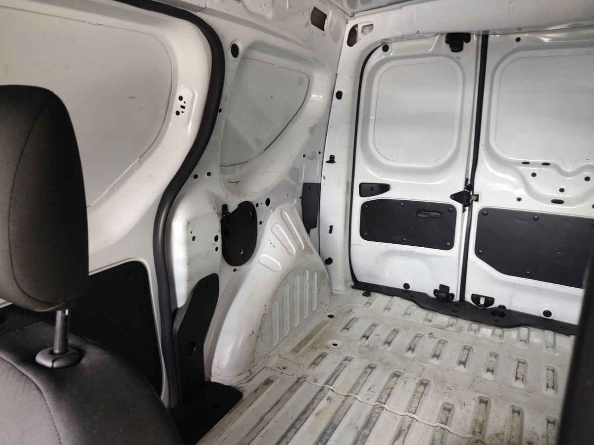 2024 Renault Kangoo 5p Intense L4/2.5 Man