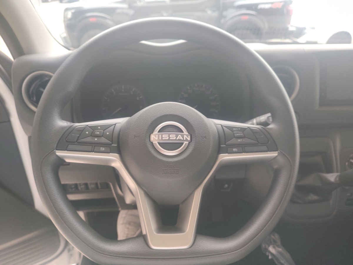 2026 Nissan Urvan 4p Amplia L4/2.5 Man Ventanas