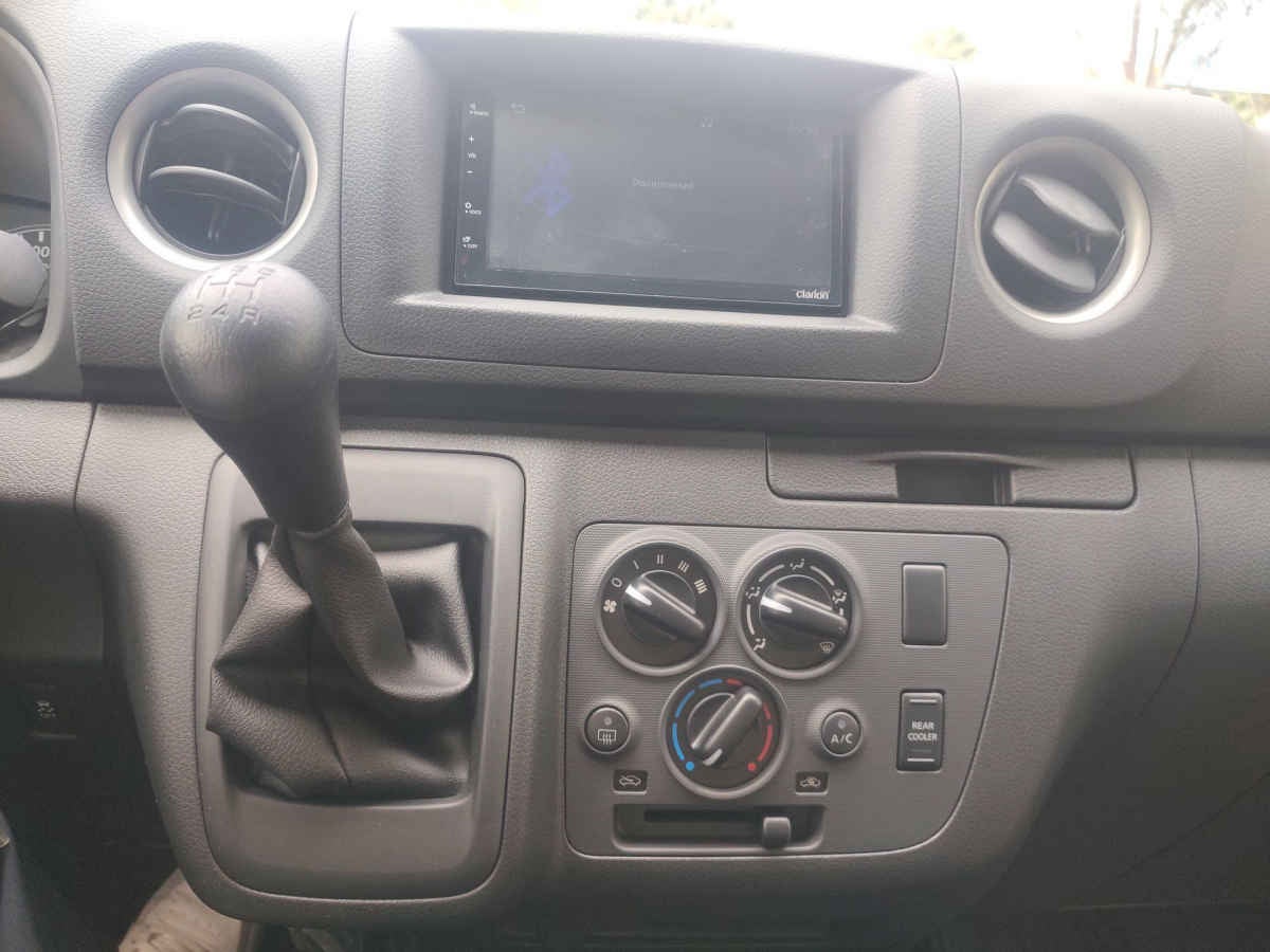 2026 Nissan Urvan 4p Amplia L4/2.5 Man Ventanas