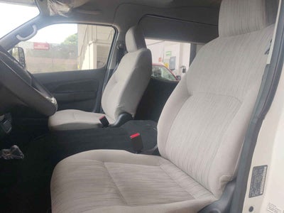 2026 Nissan Urvan 4p Amplia L4/2.5 Man Ventanas