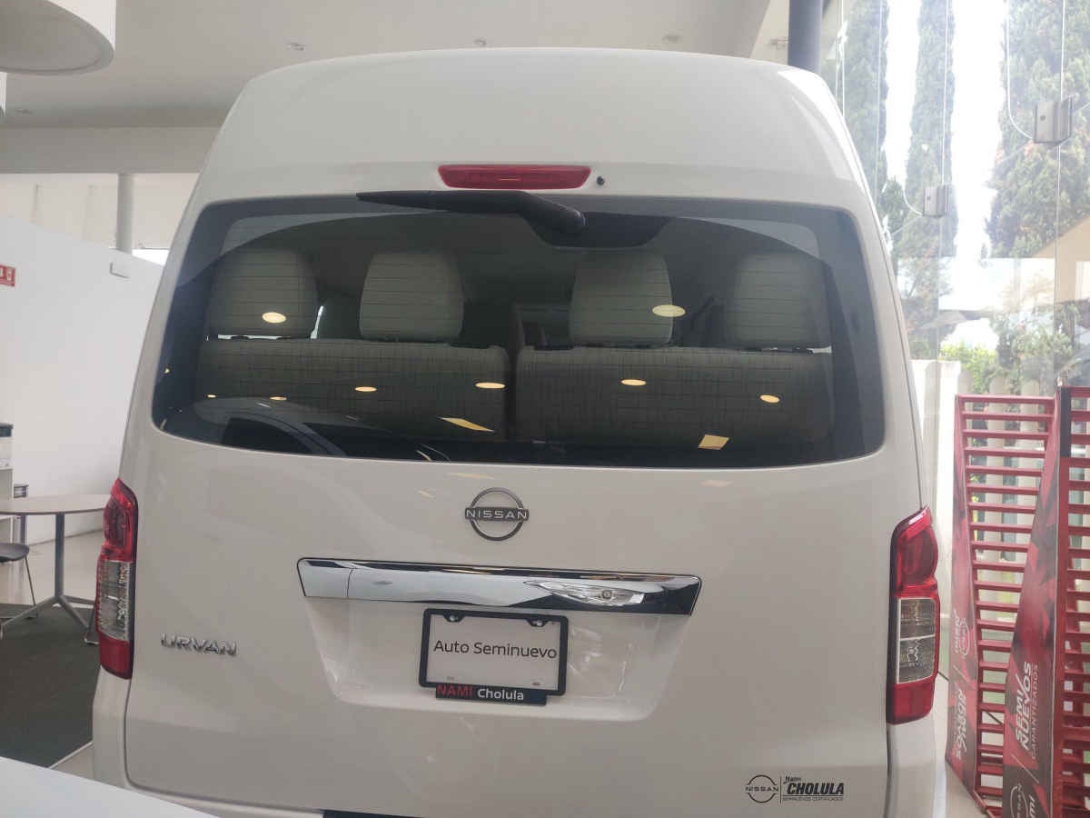 2026 Nissan Urvan 4p Amplia L4/2.5 Man Ventanas