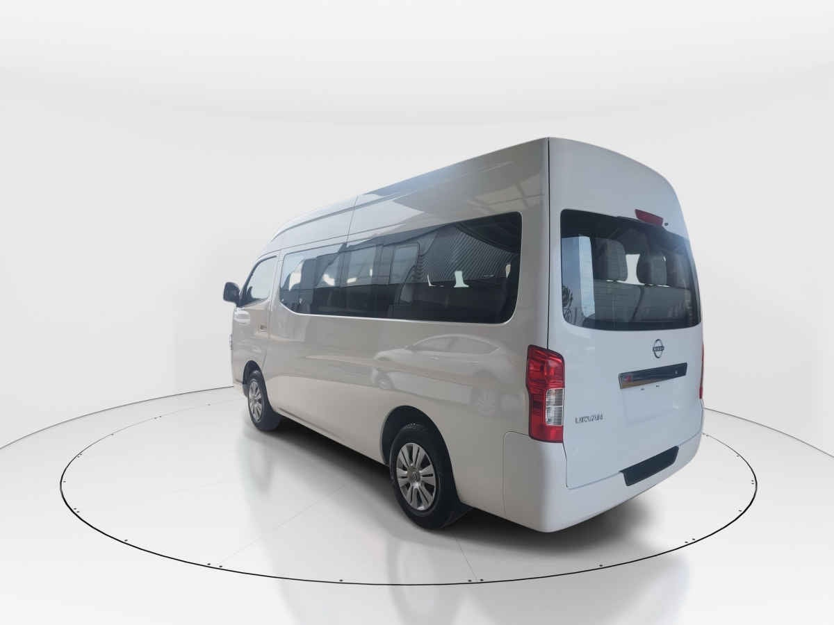 2026 Nissan Urvan 4p Amplia L4/2.5 Man Ventanas