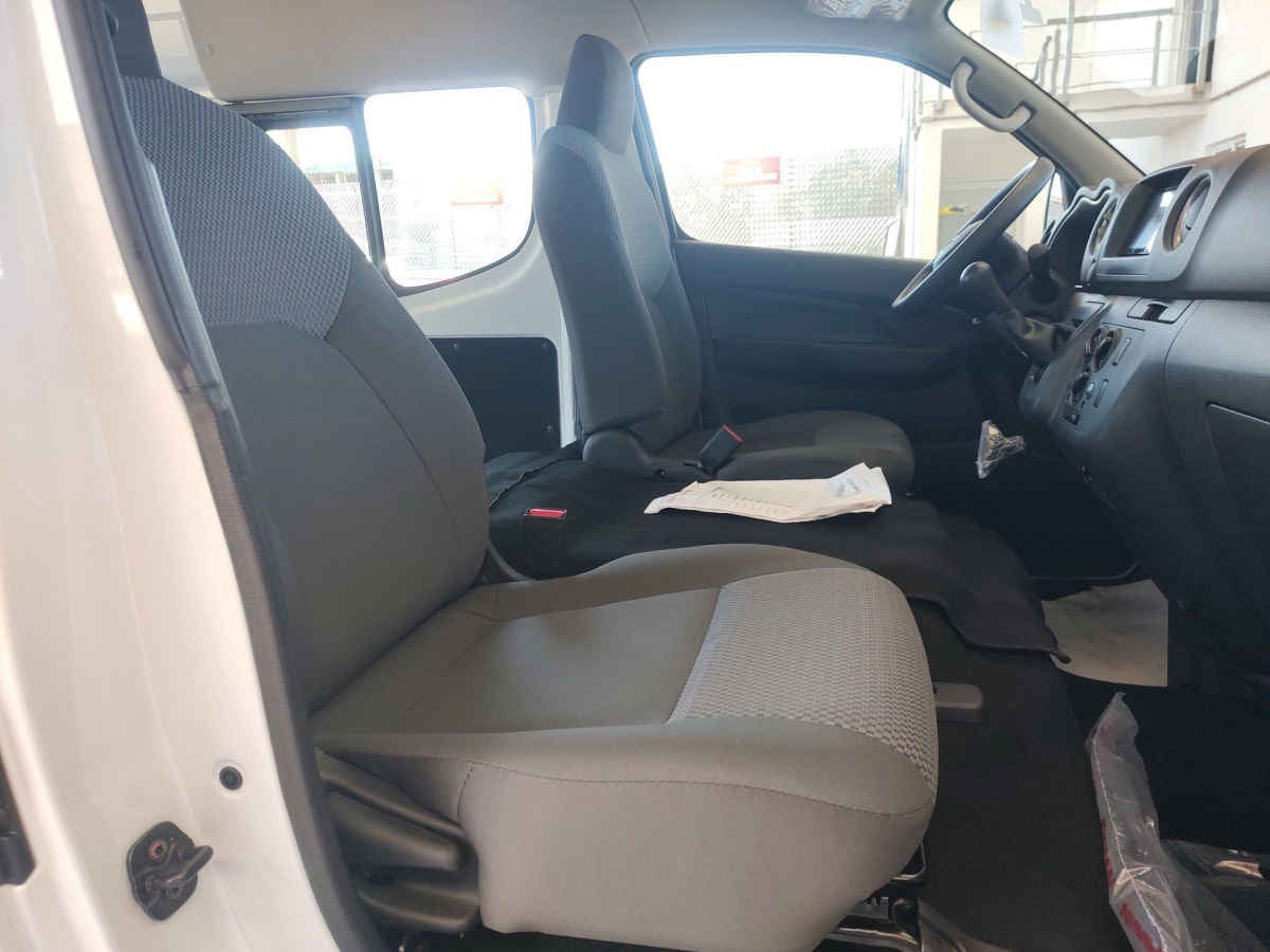 2026 Nissan Urvan 4p Amplia L4/2.5 Man