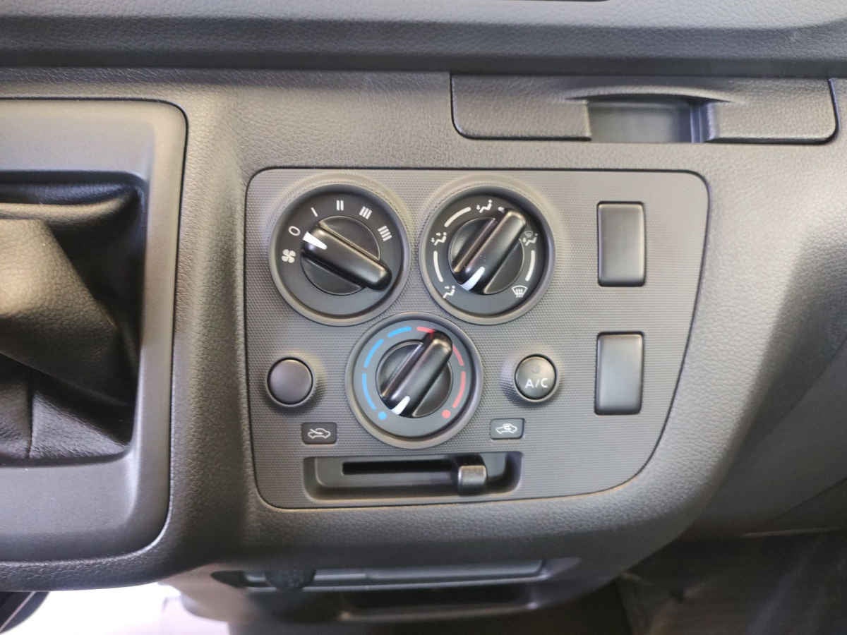 2026 Nissan Urvan 4p Amplia L4/2.5 Man