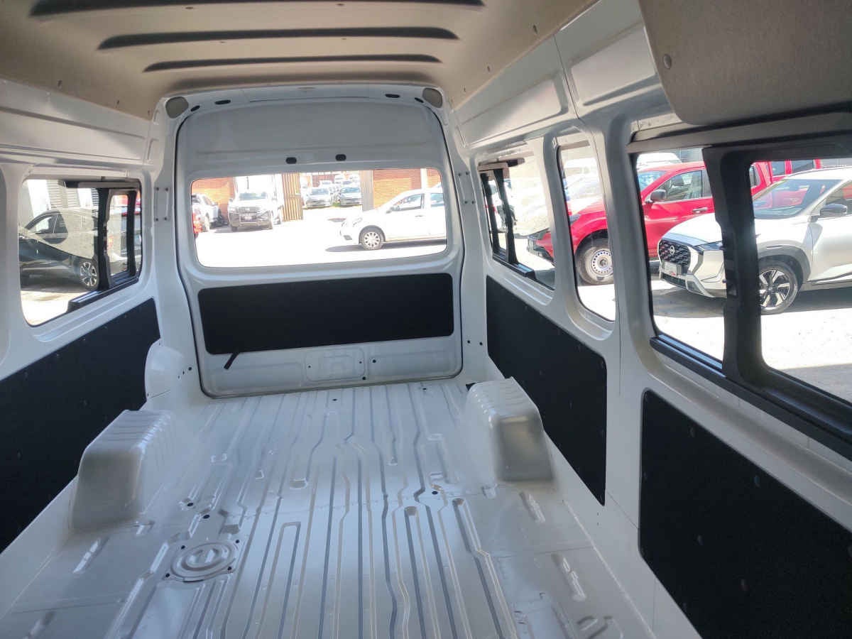 2026 Nissan Urvan 4p Amplia L4/2.5 Man