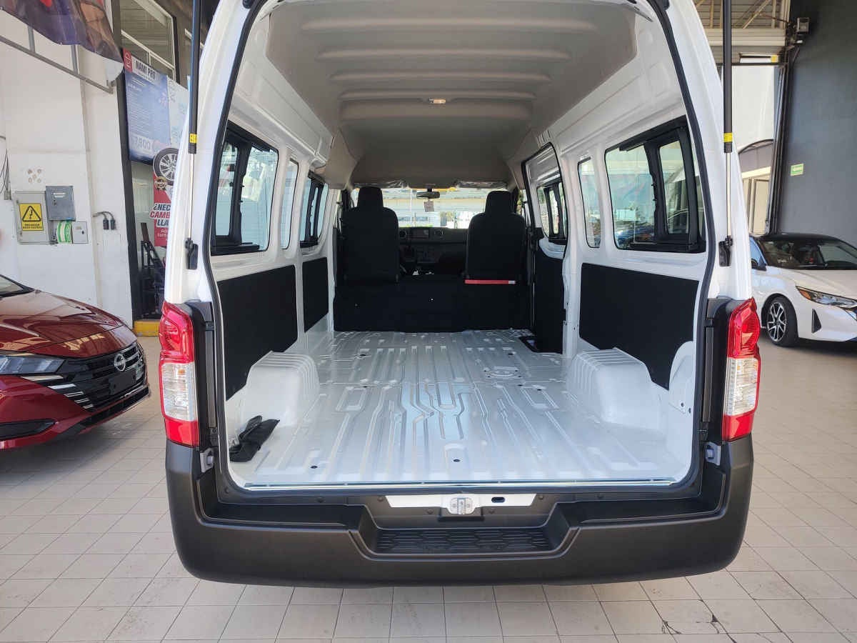 2026 Nissan Urvan 4p Amplia L4/2.5 Man