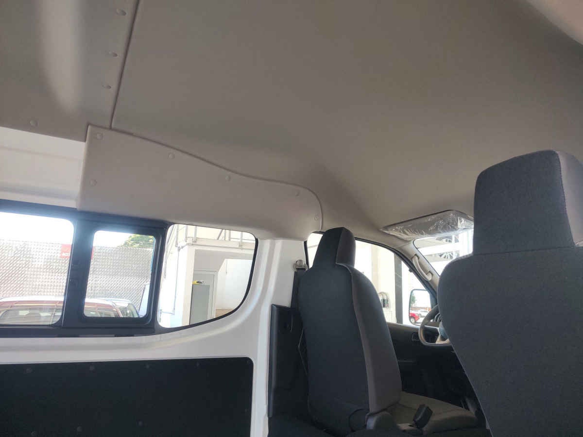 2026 Nissan Urvan 4p Amplia L4/2.5 Man