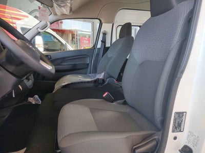 2026 Nissan Urvan 4p Amplia L4/2.5 Man