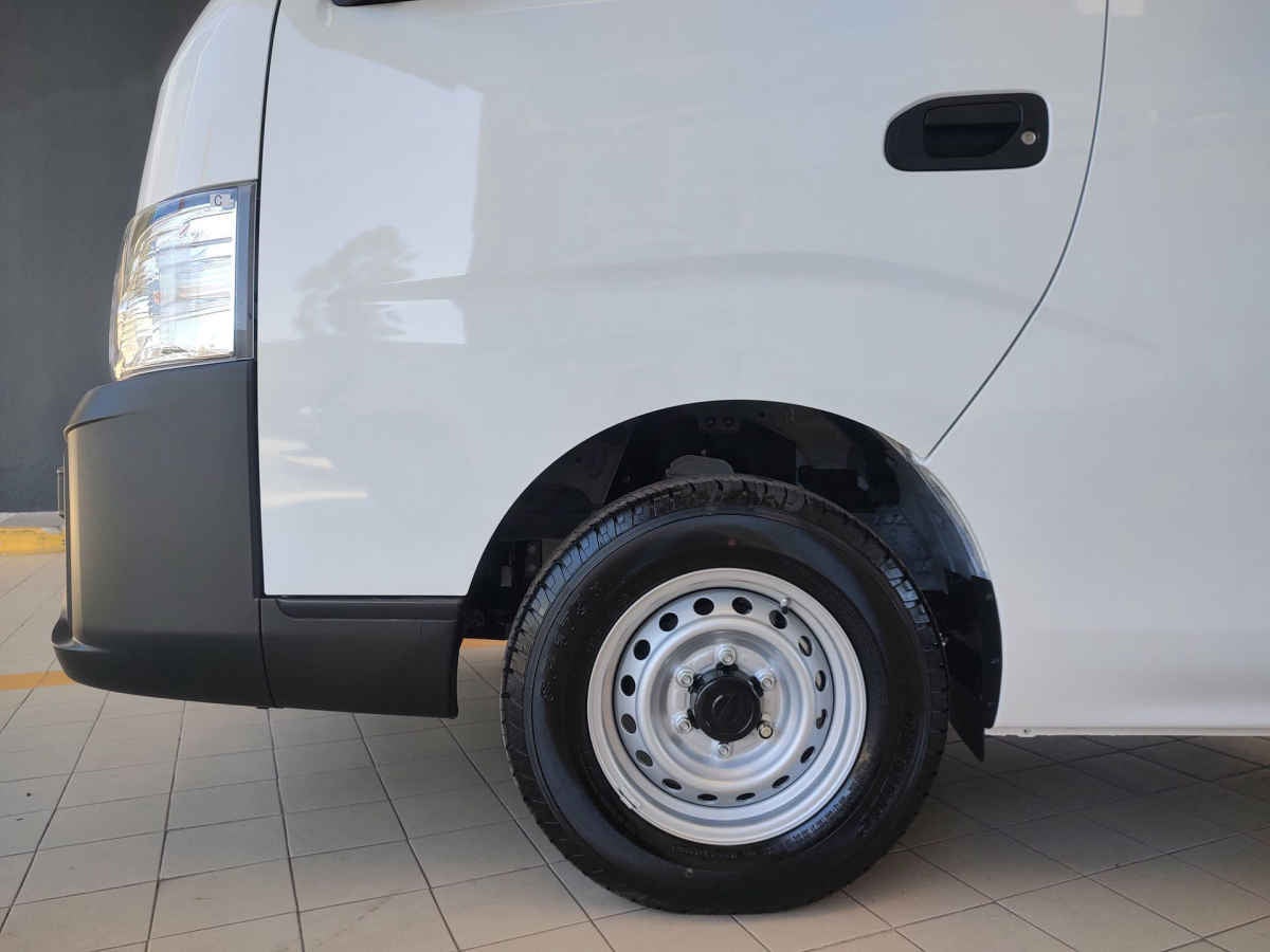 2026 Nissan Urvan 4p Amplia L4/2.5 Man