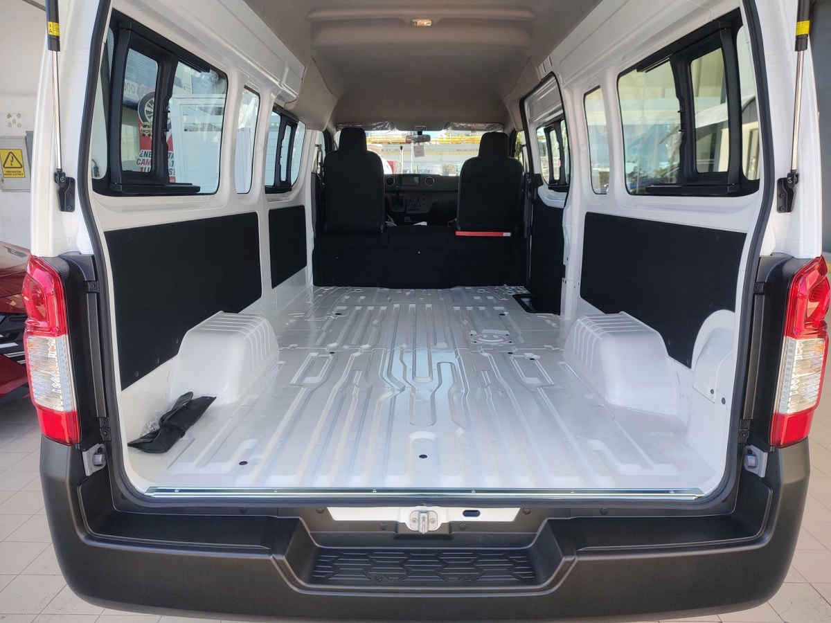 2026 Nissan Urvan 4p Amplia L4/2.5 Man