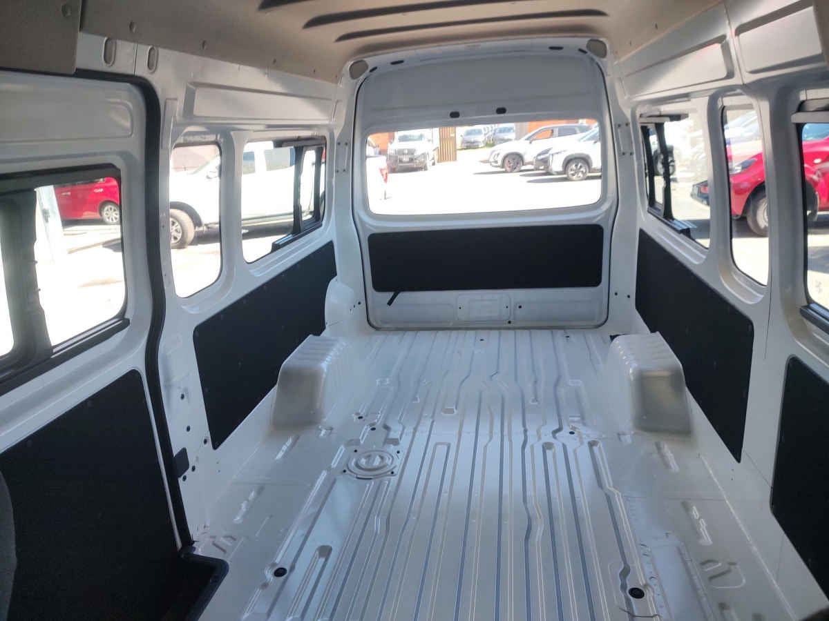 2026 Nissan Urvan 4p Amplia L4/2.5 Man