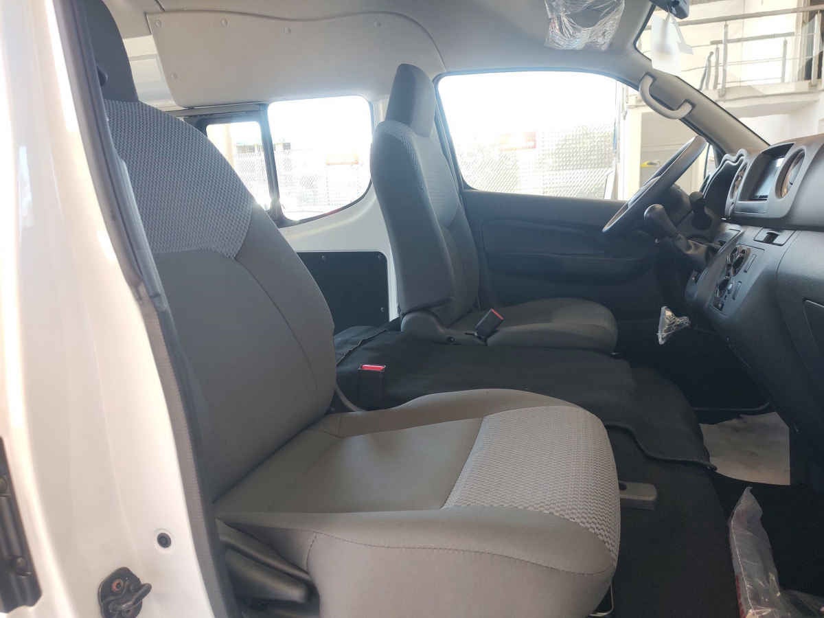 2026 Nissan Urvan 4p Amplia L4/2.5 Man